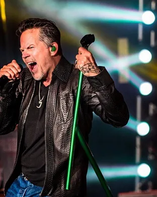 Gary Allan Farmington